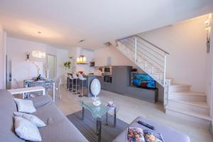 Et opholdsområde på Como Lake Modern Apartament Ulivi