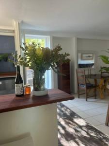 Una cocina o zona de cocina en The Lamu Suite