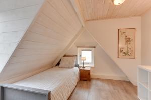 Postel nebo postele na pokoji v ubytování The White Cottage