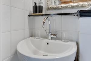 Koupelna v ubytování The White Cottage + 23 fotografií