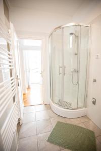 Ένα μπάνιο στο Fusion Apartments