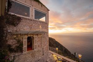 a building with a view of the ocean at La Chèvre d'Or in Éze
