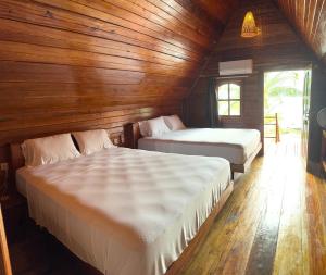 Postel nebo postele na pokoji v ubytování Coco Bungalows