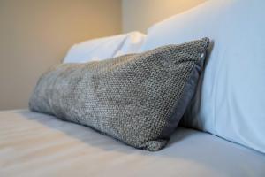 En eller flere senge i et værelse på The Willow studio 3 + 4 billeder