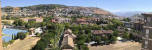 an aerial view of a city with a mountain at Apartamento Góngora Congresos in Granada