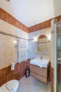 Ένα μπάνιο στο Hotel Bajkal
