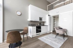 Η κουζίνα ή μικρή κουζίνα στο Kotimaailma Apartments Pukkila I