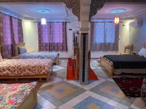 Postel nebo postele na pokoji v ubytování RIAD Camping ATLAS