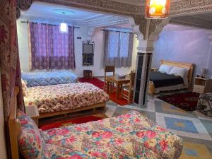 Postel nebo postele na pokoji v ubytování RIAD Camping ATLAS