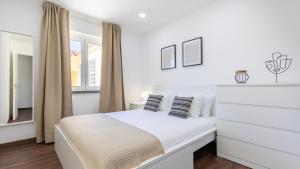 Giường trong phòng chung tại Casa da Roseira by LovelyStay