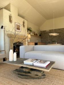 Posezení v ubytování Salt Cliff Cottage