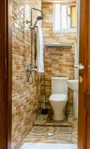 O baie la Five's Tower