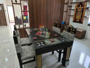 Fotografie z fotogalerie ubytování Orraica Stays Vajra Rao Luxe v destinaci Gundipet