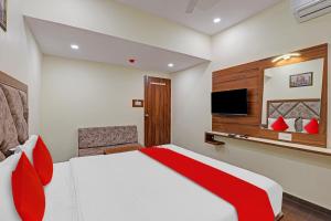 Postel nebo postele na pokoji v ubytování Hotel O Swagat Inn