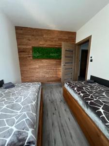 Postel nebo postele na pokoji v ubytování Apartmán Wood