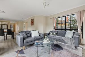 Heart of McKinnon Units by Ready Set Host的休息区