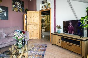 a living room with a couch and a television at Baltischer Sternenblick in Rostock