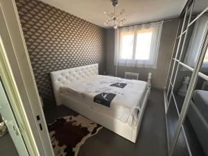 Postel nebo postele na pokoji v ubytování Bel appartement proche plages et hopital St Musse