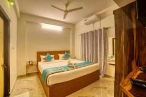 Postel nebo postele na pokoji v ubytování Hotel Airport Southgate Bangalore