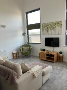 TV/trung tâm giải trí tại SWANSEA BAY, MARINA & ARENA VIEW Mins to BEACH & CITY