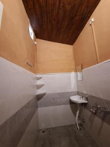 Koupelna v ubytování TATHASTU Bir -Homestay ,DORM,HOSTEL