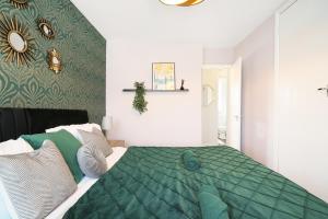 Voodi või voodid majutusasutuse Charming 2BR Aylesbury Home, Sleeps 4, Parking, Work, Leisure, Friendly toas