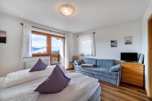 a living room with two beds and a couch at Pension Klausthaler in Meltina