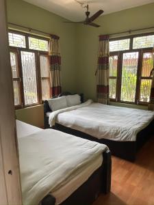 Rúm í herbergi á Tara guesthouse - Sauraha,Chitwan