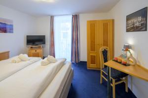 Postel nebo postele na pokoji v ubytování Hotel Pension Margit