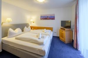 Postel nebo postele na pokoji v ubytování Hotel Pension Margit