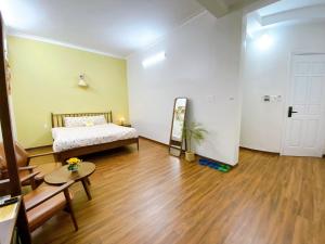 Ein Bett oder Betten in einem Zimmer der Unterkunft Mô Tê Homestay 2 gần Chợ Đông Ba, Cung Đình Hoàng Thành Huế