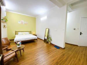 Ein Bett oder Betten in einem Zimmer der Unterkunft Mô Tê Homestay 2 gần Chợ Đông Ba, Cung Đình Hoàng Thành Huế