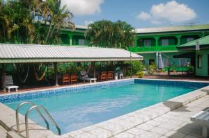 a swimming pool in front of a building at De Kolibrie Appartementen in Paramaribo