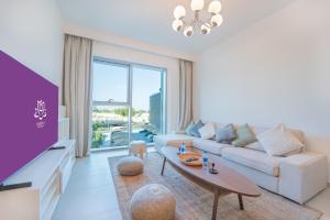 Posezení v ubytování Downtown Views II Tower 1 brand new units