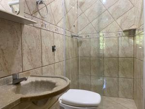 a bathroom with a sink and a toilet and a shower at B149 - Ampla casa no centro de Bombinhas - SC in Bombinhas +17 photos