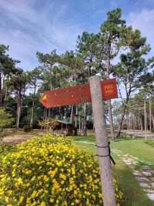 Um jardim no exterior de Villas Terrace Apartment