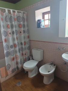 a bathroom with a toilet and a sink at Casa Rural de Abuelo in Garafía