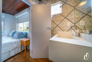 Ένα ή περισσότερα κρεβάτια σε δωμάτιο στο Casa acolhedora e confortável com 03 dormitórios +18 φωτογραφίες