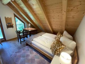 Postel nebo postele na pokoji v ubytování Haus Kleeblatt im Chiemgau