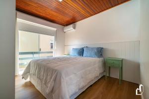 Ένα ή περισσότερα κρεβάτια σε δωμάτιο στο Casa acolhedora e confortável com 03 dormitórios