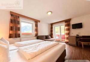 Postel nebo postele na pokoji v ubytování Sporthotel Bergheim