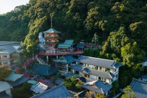 奈良市にあるJWマリオット・ホテル奈良の山のある建物の上面