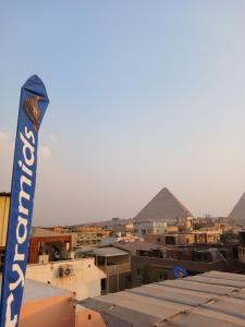 Imagem da galeria de New pyramids way em Cairo
