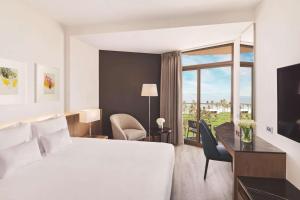JA Beach Hotel, Dubai客房内的一张或多张床位