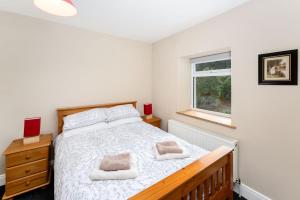 Postel nebo postele na pokoji v ubytování Cottage 194 - Leenane