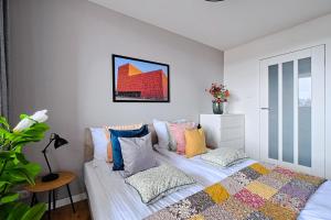 En eller flere senge i et værelse på CityCenterApartments-Kar4