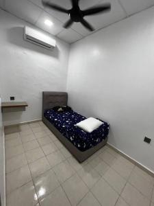 Ένα ή περισσότερα κρεβάτια σε δωμάτιο στο raub homesty +2 φωτογραφίες