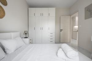 Posteľ alebo postele v izbe v ubytovaní Aelia Apartments, The Luxury Suites