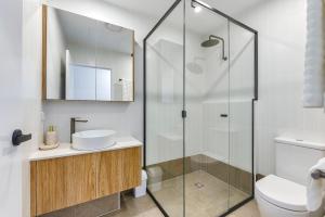 Koupelna v ubytování Newly spacious top floor good view apartment + 18 fotografií