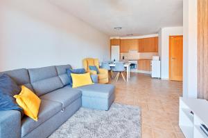a living room with a couch and a kitchen at Garden Suite in Granadilla de Abona
